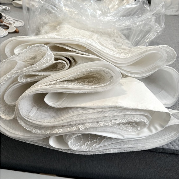 Anne Barge Evermore in Color Soft White, Size 8 - Picture 10 of 10